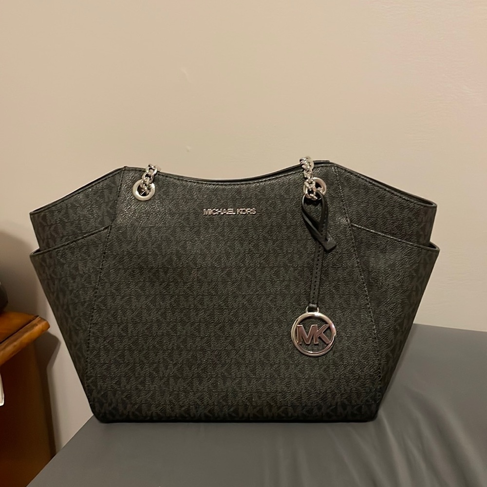 MICHAEL - Michael Kors- Jet Set Travel-Lg Chain Shoulder Tote.